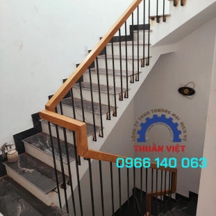 Tay vịn cầu thang giá rẻ quận 7