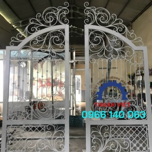 THI CÔNG CỔNG SẮT MĨ NGHỆ UỐN VĂN HOA TẠI Q12