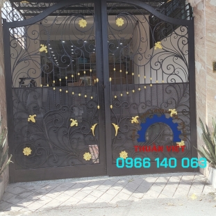 Cổng Cửa sắt giá rẻ tại quận Bình Tân 