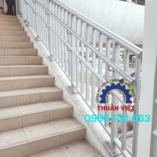 Tay vịn cầu thang sắt đẹp giá rẻ tại quận 8 TP HCM 