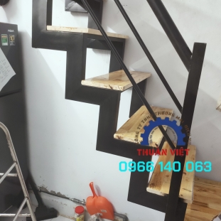 Cầu thang sắt 