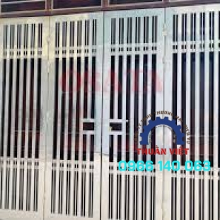 Cửa inox hóc môn