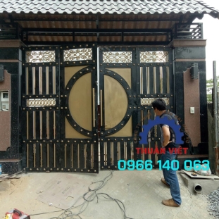 CỔNG SẮT MÀU ĐEN NÂU ĐẸP CAO CẤP HÓC MÔN MS03