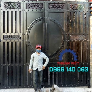 CỔNG SẮT MÀU ĐEN ĐẸP CAO CẤP HÓC MÔN MS04