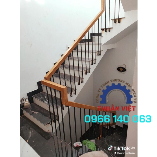 Tay vịn cầu thang giá rẻ quận 7
