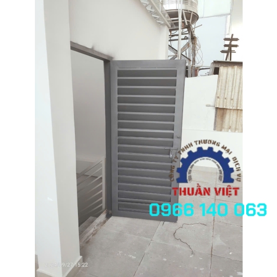 CỬA NHÔM XÁM CAO CẤP GIÁ RẺ HÓC MÔN