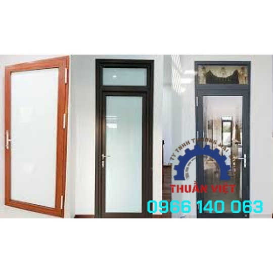 MẪU CỬA NHÔM XINGFA 1 CÁNH ĐẸP SANG CHO NHÀ PHỐ Q12