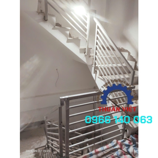 TAY VỊN CẦU THANG SẮT GIÁ RẺ ĐẸP HÓC MÔN QUẬN 12