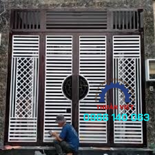 CỬA SẮT MẪU MỚI GIÁ RẺ TẠI QUẬN 3