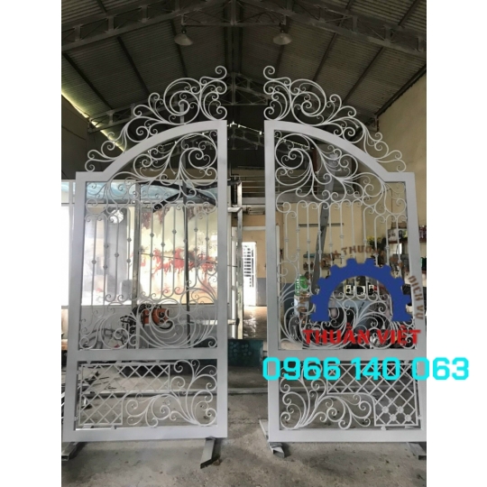 THI CÔNG CỔNG SẮT MĨ NGHỆ UỐN VĂN HOA TẠI Q12