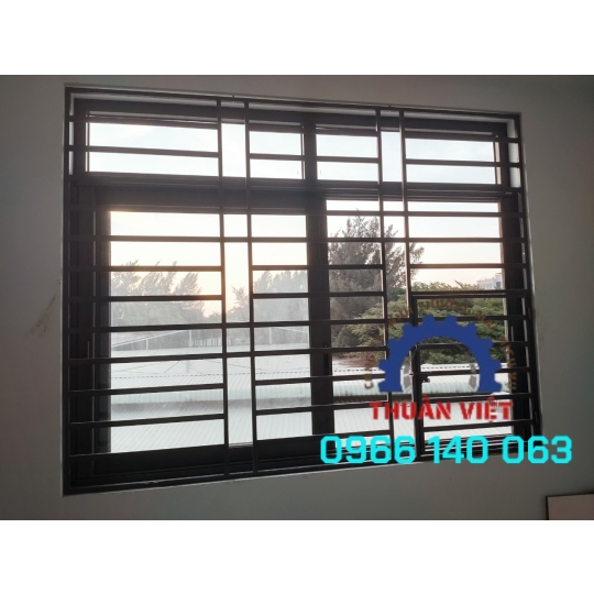 CỬA SỔ NHÔM XINGFA KÈM BÔNG BẢO VỆ THI CÔNG TẠI Q12 , THỦ ĐỨC
