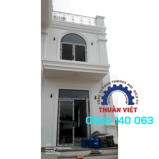CỬA SỔ NHÔM XINGFA , BÔNG GIÓ SẮT MỸ NGHỆ UỐN VĂN HOA TẠI Q12 TPHCM