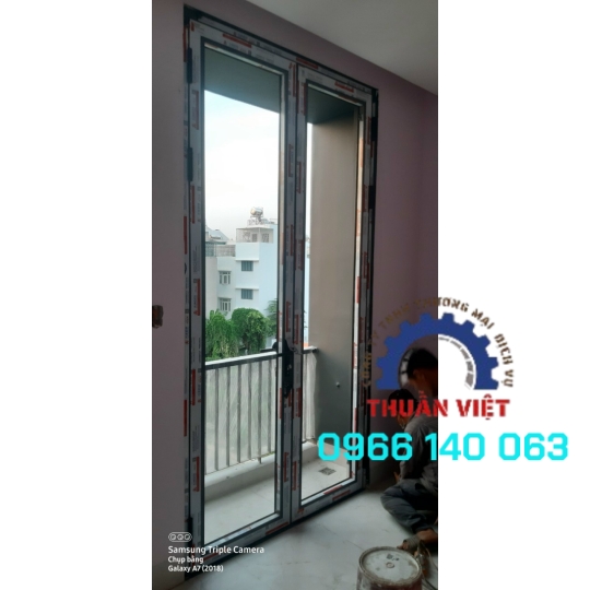 CỬA SỔ NHÔM XINGFA , BÔNG GIÓ SẮT MỸ NGHỆ UỐN VĂN HOA TẠI Q12 TPHCM