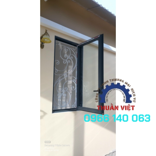 CỬA SỔ NHÔM XINGFA , BÔNG GIÓ SẮT MỸ NGHỆ UỐN VĂN HOA TẠI Q12 TPHCM