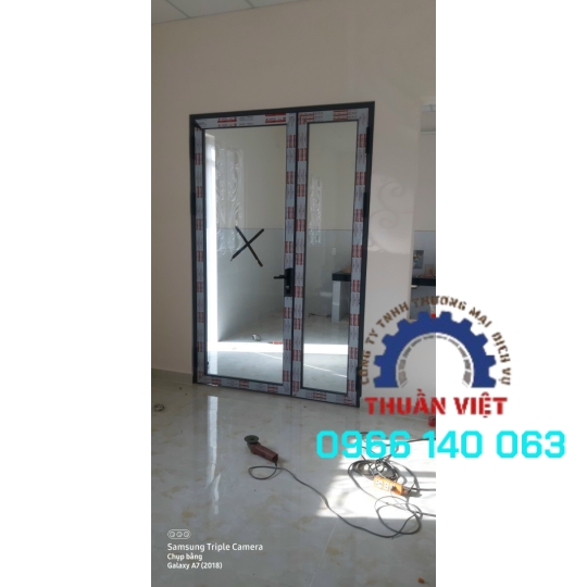 CỬA SỔ NHÔM XINGFA , BÔNG GIÓ SẮT MỸ NGHỆ UỐN VĂN HOA TẠI Q12 TPHCM