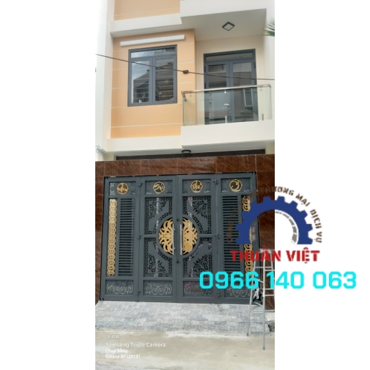 CỔNG SẮT MỸ NGHÊ VĂN HOA MẪU MÃ ĐẸP GIÁ RẺ TẠI Q12 TPHCM 