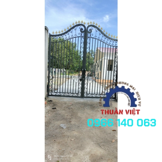 CỔNG SẮT MỸ NGHÊ VĂN HOA MẪU MÃ ĐẸP GIÁ RẺ TẠI Q12 TPHCM 