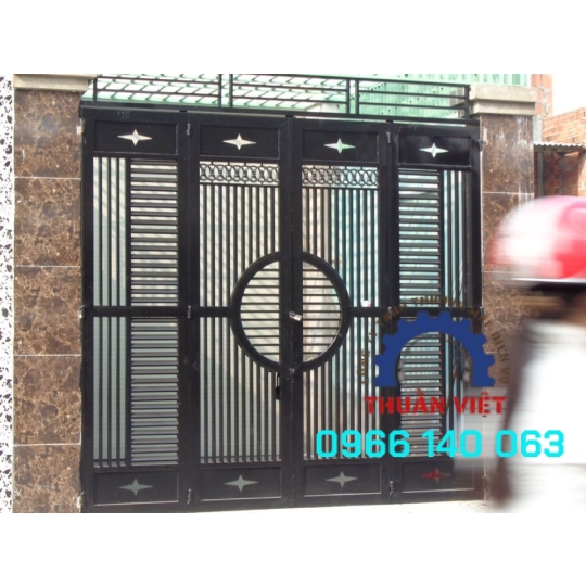 CỔNG SẮT MỸ NGHÊ VĂN HOA MẪU MÃ ĐẸP GIÁ RẺ TẠI Q12 TPHCM 