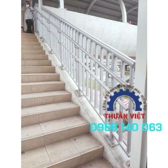 Tay vịn cầu thang sắt đẹp giá rẻ tại quận 8 TP HCM 