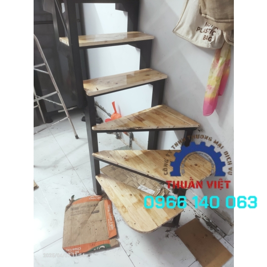 Cầu thang sắt 