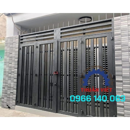 CỬA SẮT 4 CÁNH MẪU MÃ ĐẸP CAO CẤP GIÁ RẺ TẠI Q.PHÚ NHUẬN,Q.TÂN BÌNH , Q12 , HÓC MÔN TPHCM