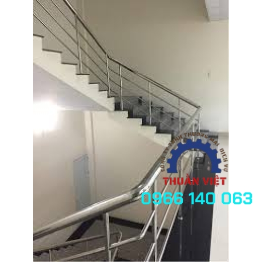 Tay vịn cầu thang chung cư Quận 12