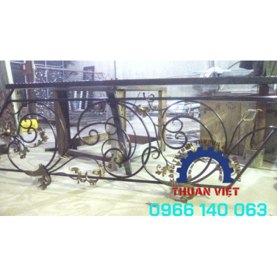 CẦU THANG SẮT MỸ NGHỆ TAY VỊN GỖ TẠI Q12 TPHCM
