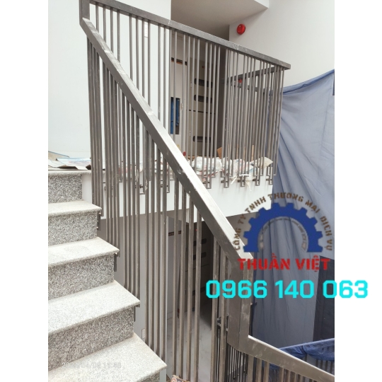 TAY VỊN CẦU THANG ĐƠN GIẢN GIÁ RẺ TẠI Q12 TPHCM