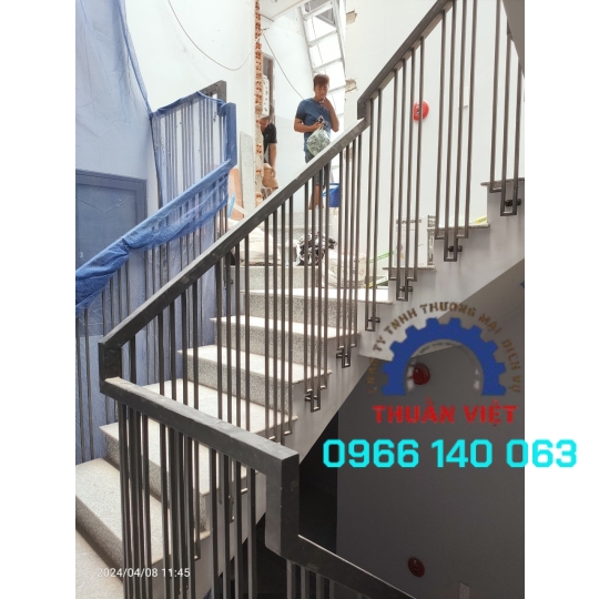 TAY VỊN CẦU THANG ĐƠN GIẢN GIÁ RẺ TẠI Q12 TPHCM