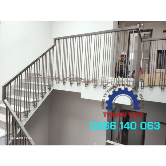 TAY VỊN CẦU THANG ĐƠN GIẢN GIÁ RẺ TẠI Q12 TPHCM
