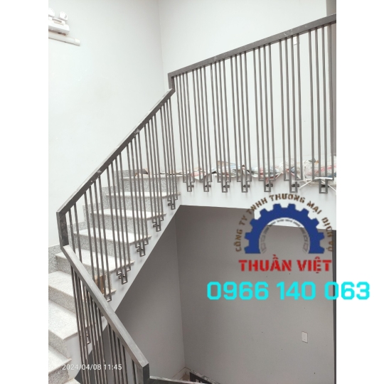 TAY VỊN CẦU THANG ĐƠN GIẢN GIÁ RẺ TẠI Q12 TPHCM